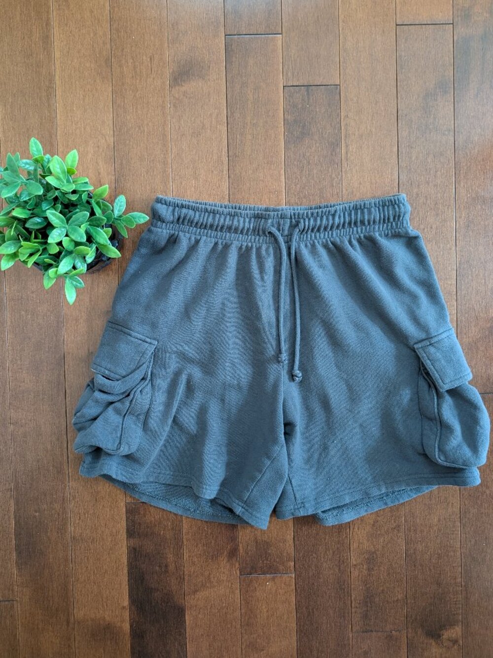 4/$25 GARAGE GREY CARGO SWEATSHORTS